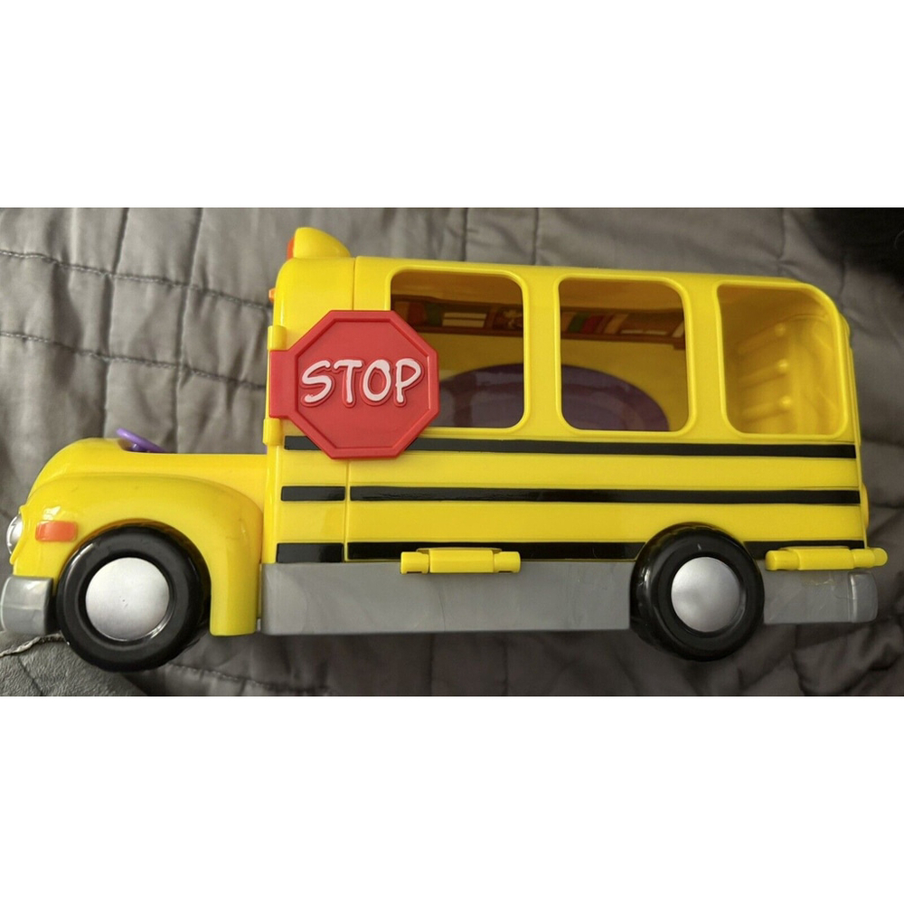 Just Play Peanuts Snoopy School Bus - Fold Out Classroom